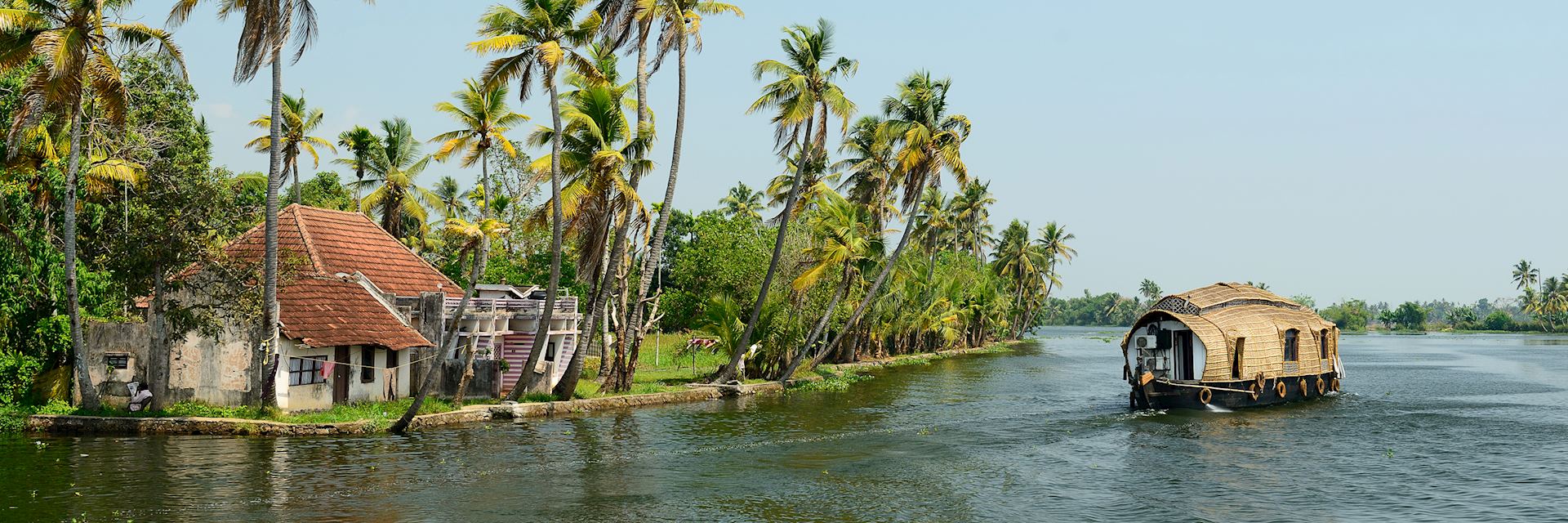 Kerala’s Alappuzha To Get 15 Solar-Powered Electric Houseboats This July; Each Cost ₹2.5 Cr!